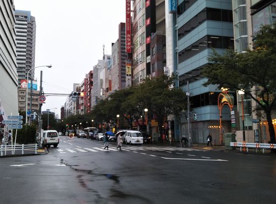 中野車站前早晨陰雨天氣