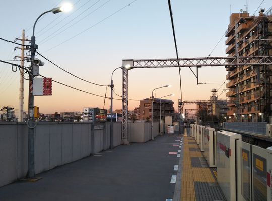 都立大学駅ホーム　渋谷方面へ